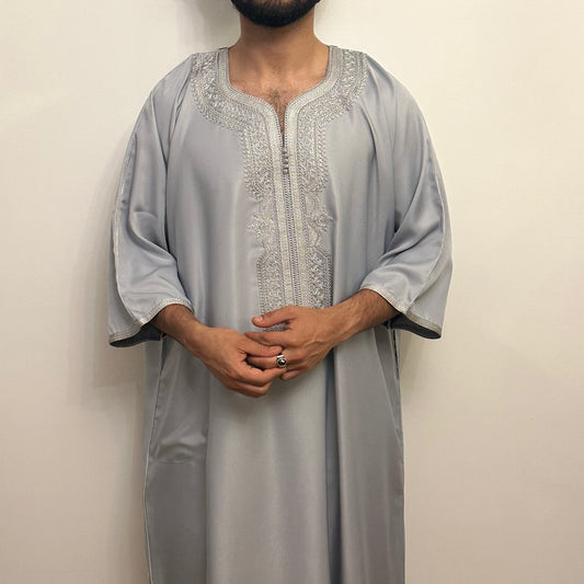 Grey on grey Moroccan silk effect gabardine short sleeve thobe