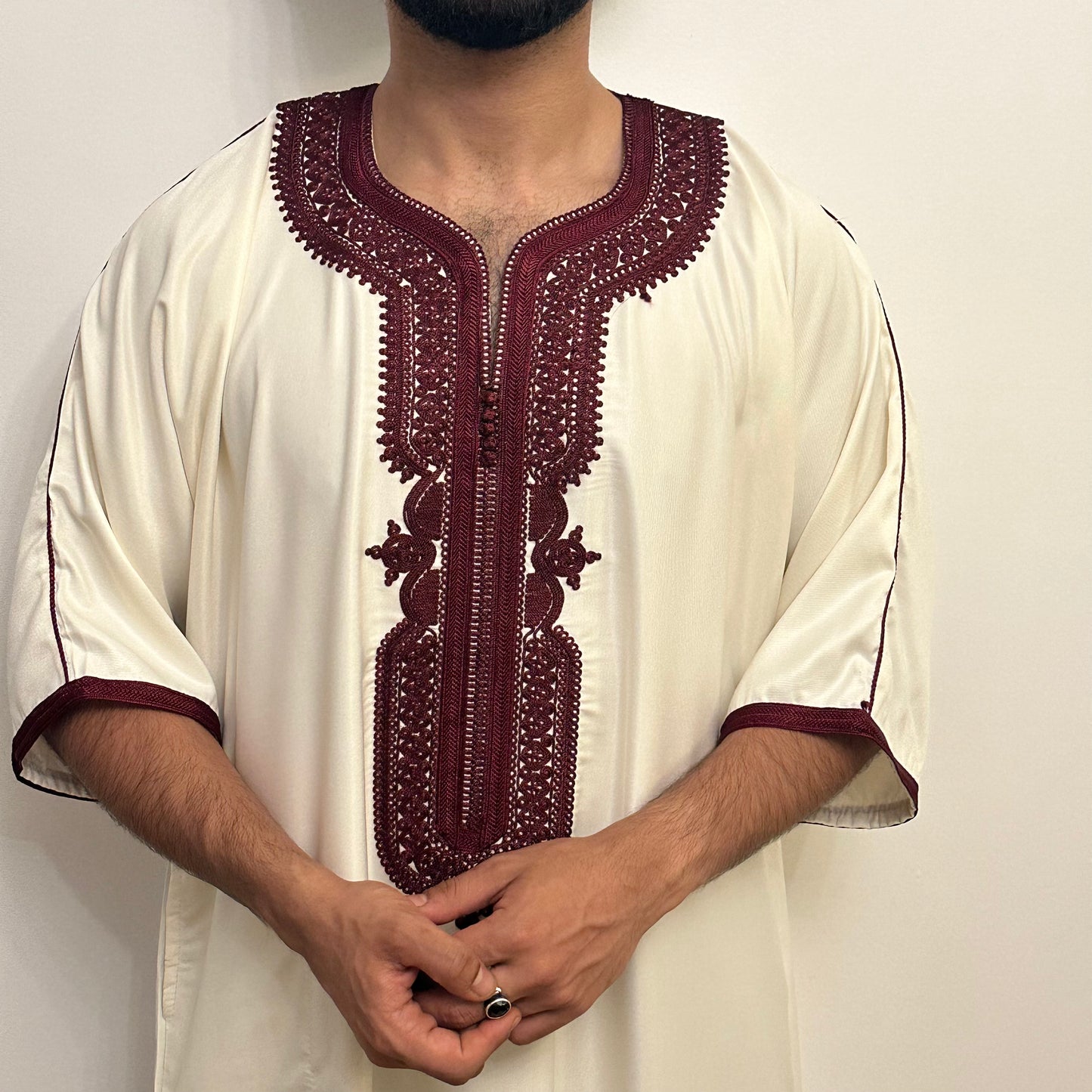 Burgundy on cream Moroccan silk effect gabardine short sleeve thobe