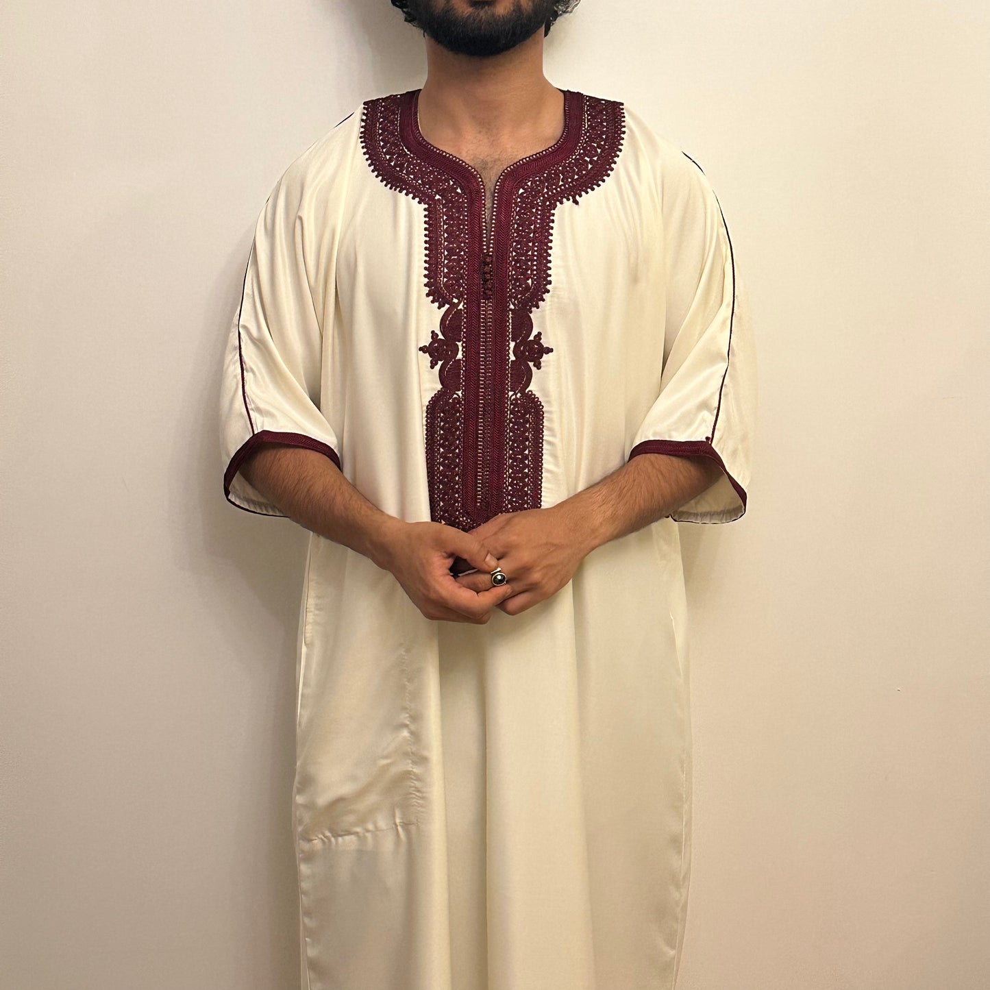Burgundy on cream Moroccan silk effect gabardine short sleeve thobe