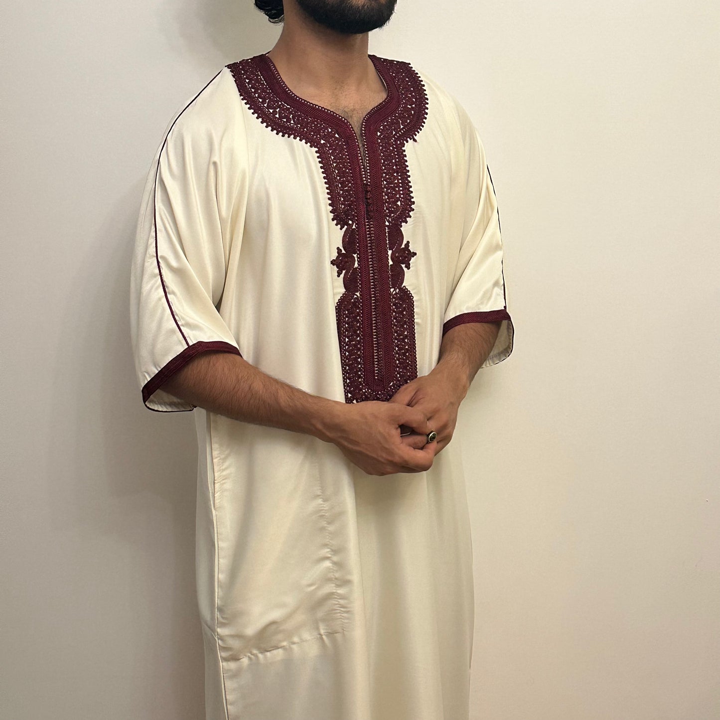 Burgundy on cream Moroccan silk effect gabardine short sleeve thobe