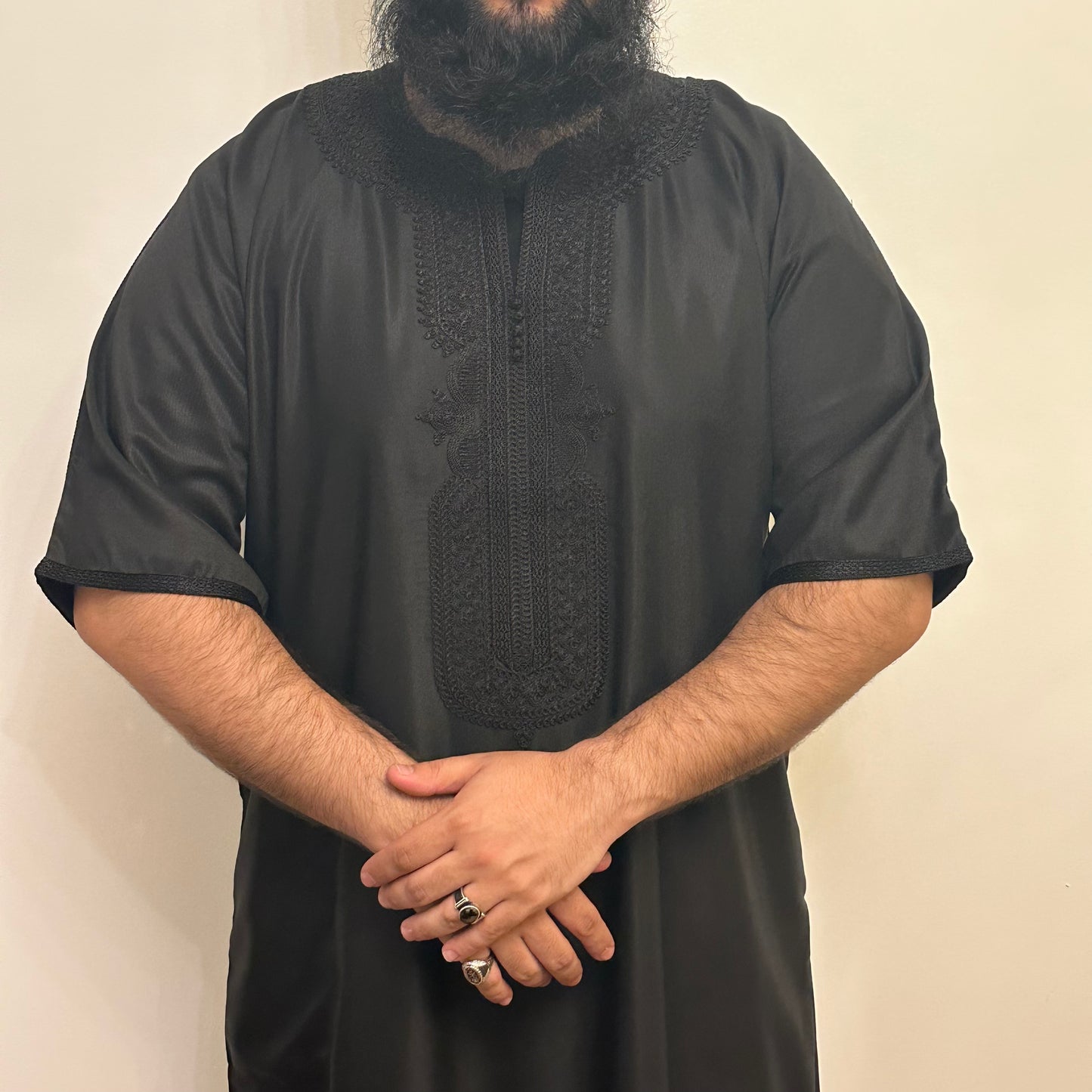 Black on black Moroccan silk effect gabardine short sleeve thobe