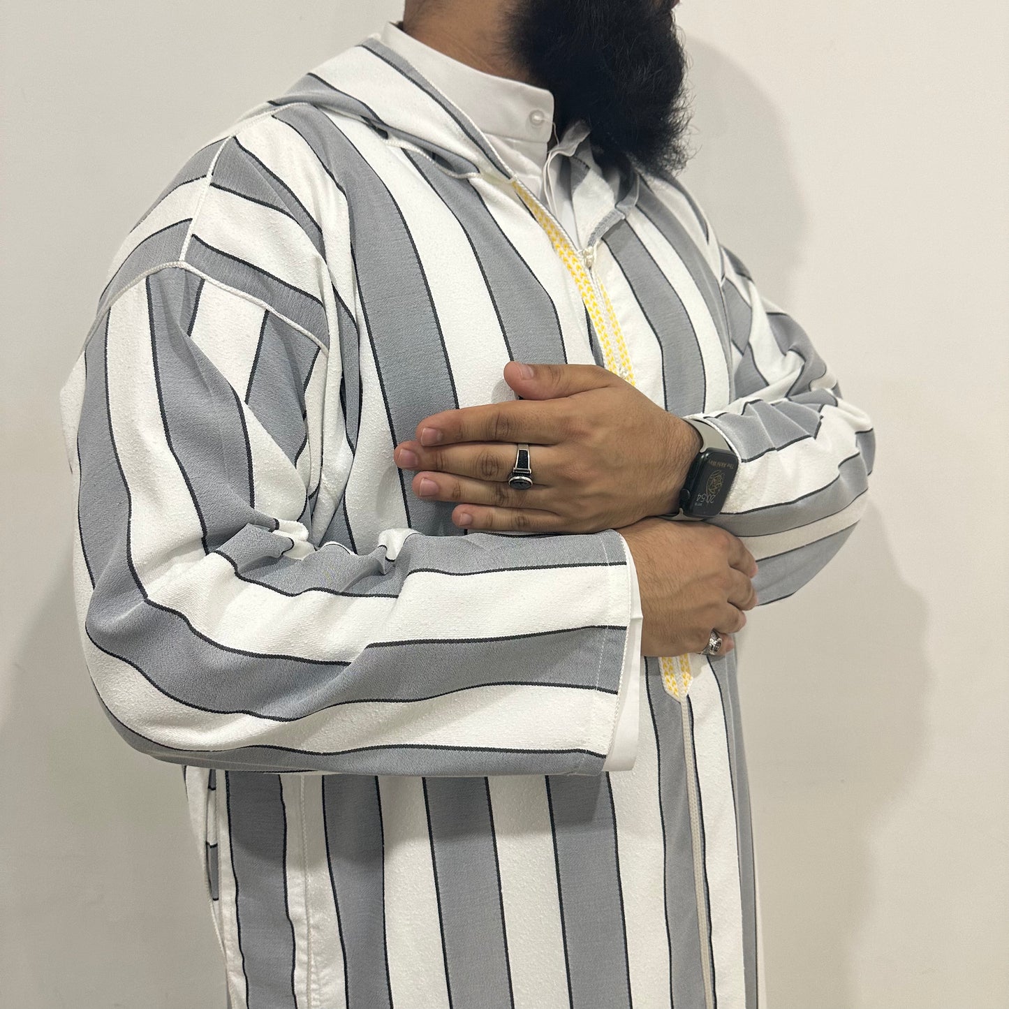 Grey and white Moroccan hooded thobe