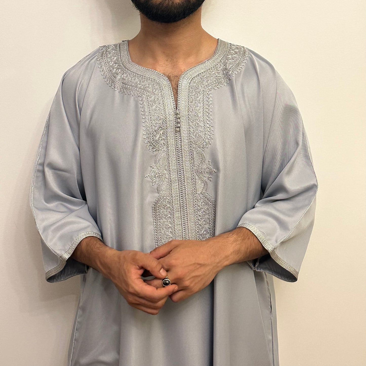 Grey on grey Moroccan silk effect gabardine short sleeve thobe